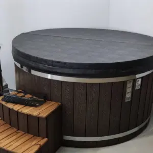 Bain nordique rond classique avec poêle extérieur
