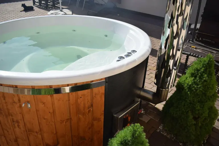 Bain nordique rond classique avec poêle intégré